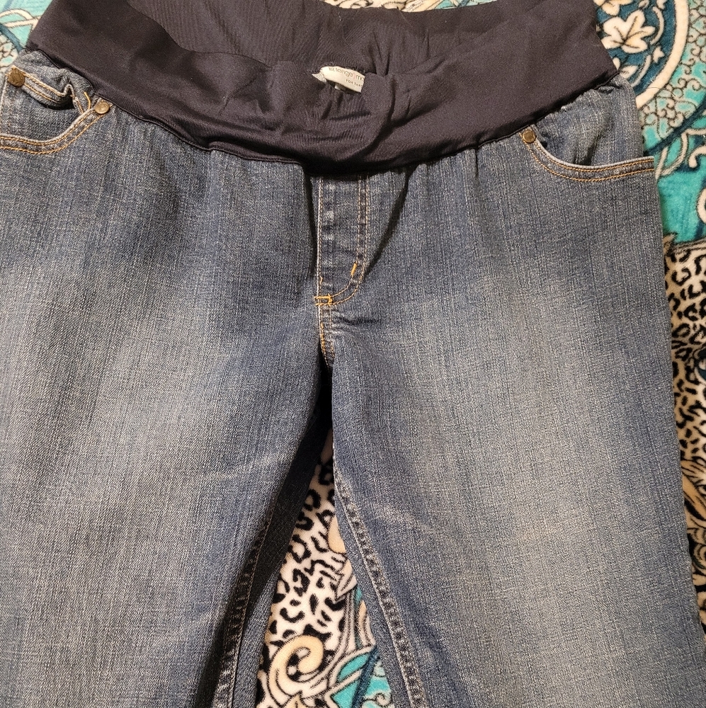 Liz Lange Maternity Jeans with flare leg.Size 8. Under belly